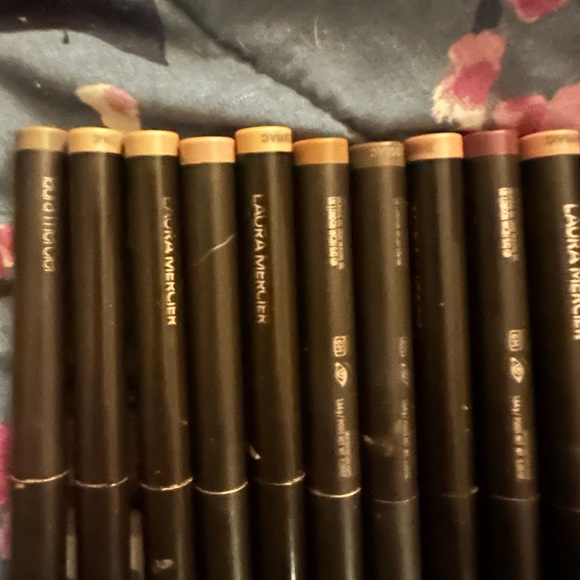 18 Laura Mercier Caviar Cream Eyeshadow Sticks in Good used condition - Picture 2 of 5